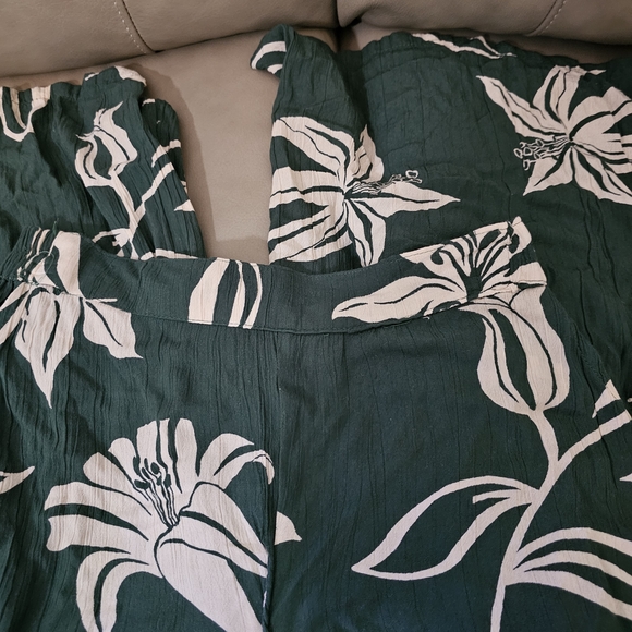 Angie Green and White Wide Leg Pants with Floral Design - Picture 2 of 3